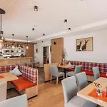阿尔宾纳酒店 酒店 3*