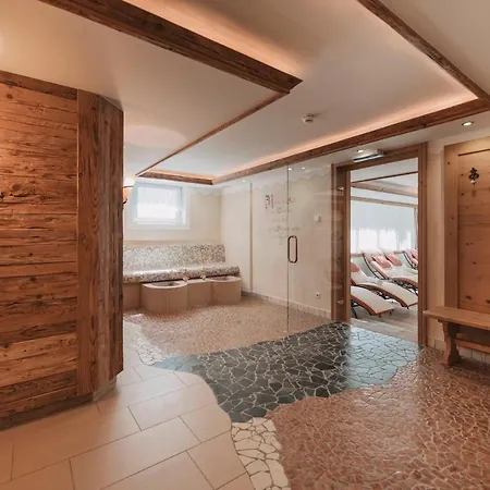 Otel Alpina 3*
