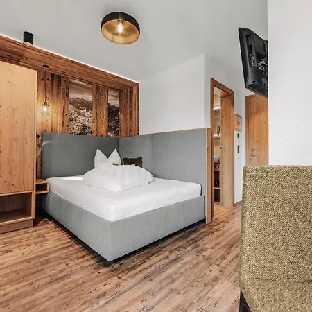 Otel Alpina 3*