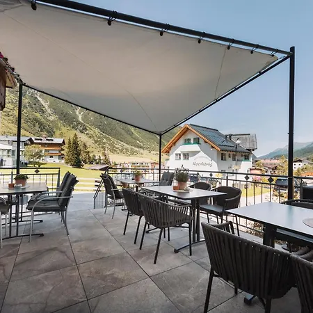 Hotel Alpina